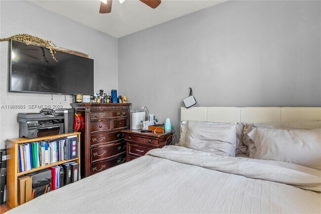 Building Photo - 860 Curtiss Dr