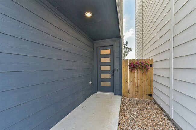 Building Photo - 8321 Springwood Cyn Ln