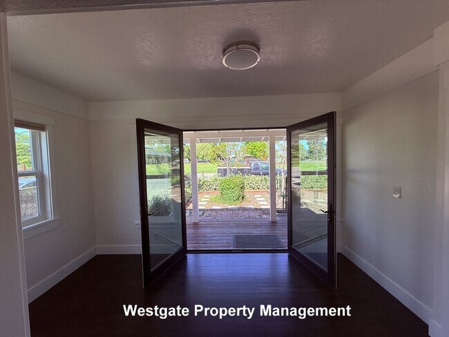 Building Photo - 220 Payran St