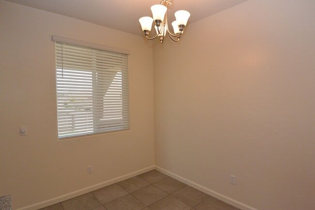Building Photo - Newer northwest Visalia home in Ashton Par...