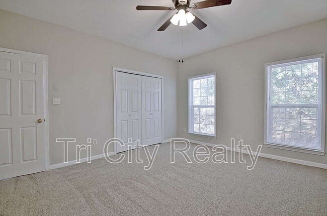 Building Photo - 109 St Albans Way