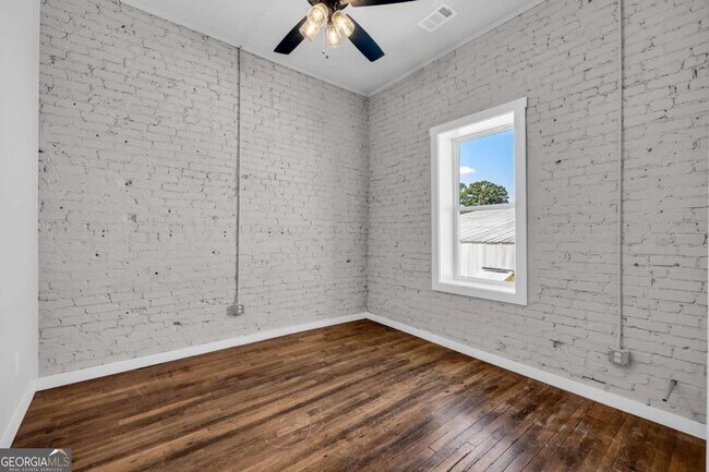 Building Photo - 86 S Forest Ave