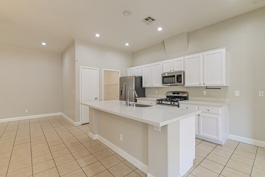 Building Photo - 3394 Wasatch Cedars St