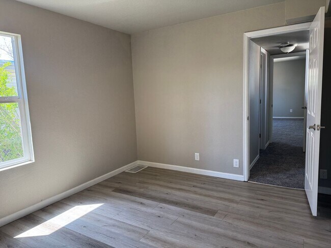Building Photo - Near the heart of downtown 3 bedroom, 2 ba...