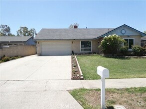 Building Photo - 916 Avocado St