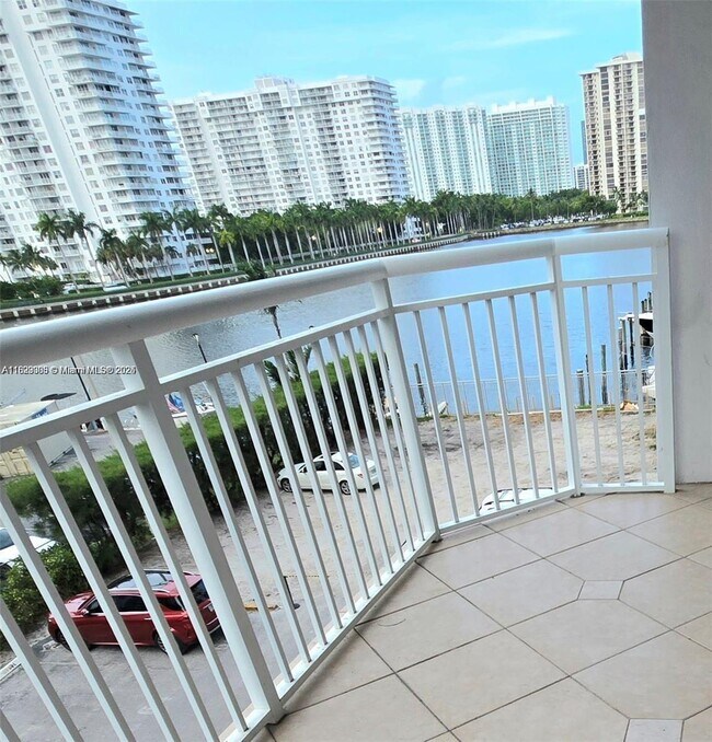 Building Photo - 18071 Biscayne Blvd