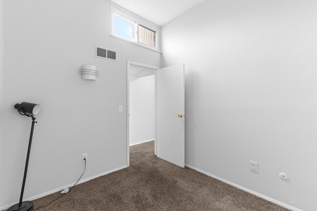 Building Photo - Spacious 3-Bedroom with Private Patio in Westerville