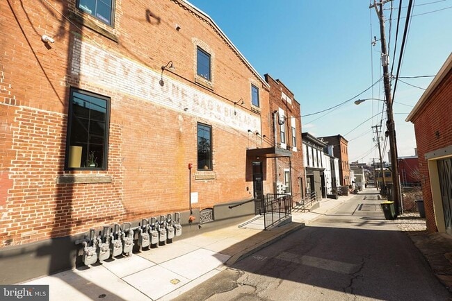 Building Photo - 437 W Grant St