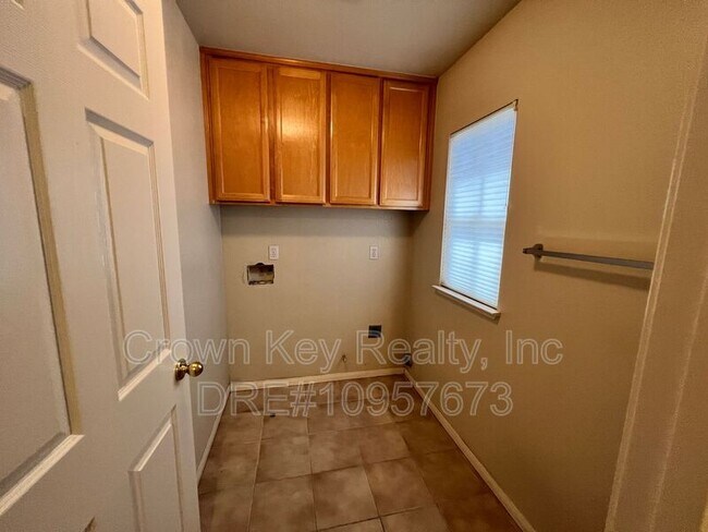 Building Photo - 673 Nacomis Ct