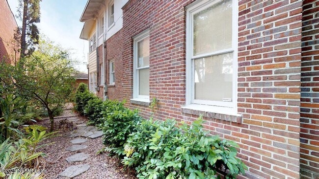 Building Photo - 2044 Forbes St