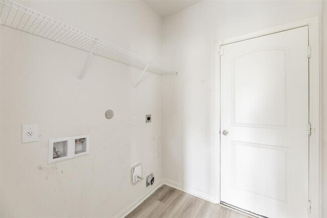 Building Photo - 541 Amberwood Pk Dr