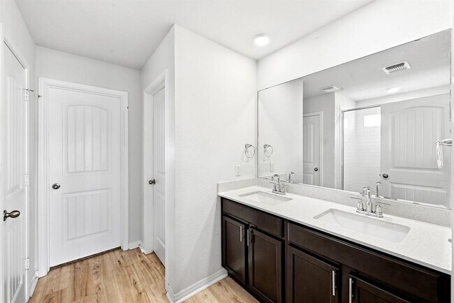 Building Photo - 120 Loon Dr