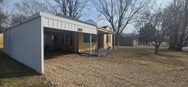 Building Photo - 2 Bed / 1 Bath + Bonus Room – SE Springfield/Galloway