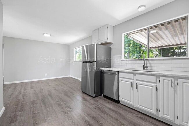 Building Photo - 906 Chula Dr