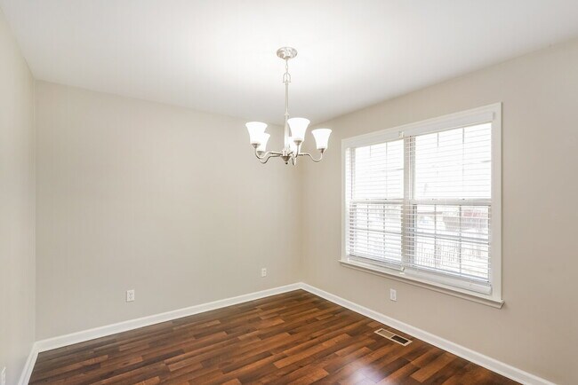 Building Photo - 116 Sunset Cir
