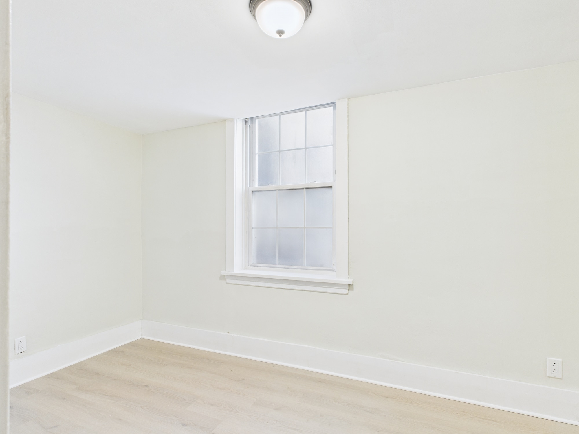 Building Photo - 1541 W Barry Ave