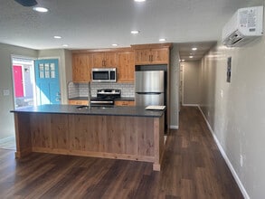 Building Photo - 1215 S Elder St