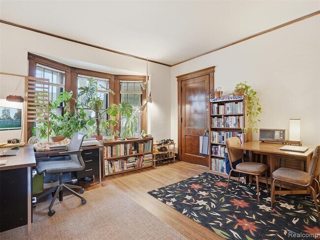 Building Photo - 2000 Dalzelle St