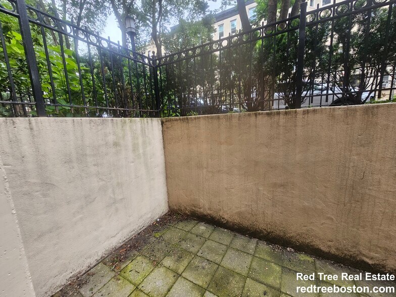 Building Photo - 24 Queensberry St