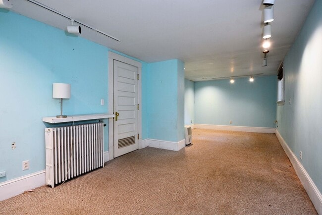 Building Photo - Beautiful 4-bedroom 2.5-bathoom - Great Lo...