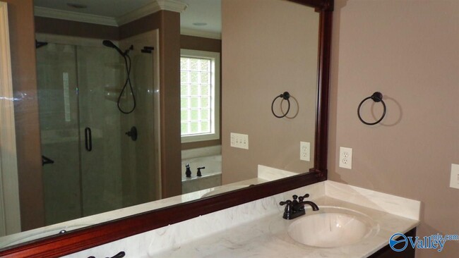 Building Photo - 15132 Lakeside Trail SW