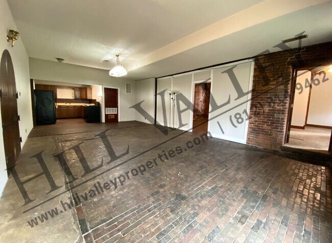 Building Photo - 522 S 6th St