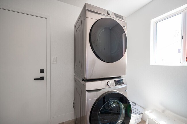 Building Photo - Sun CIty Summerlin 55+, Highly Upgraded, S...