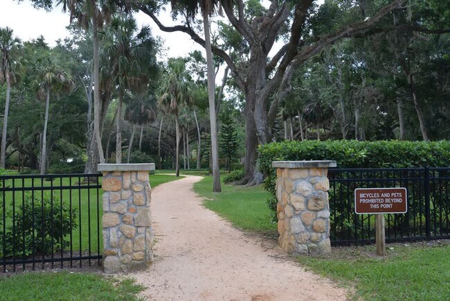 Building Photo - 67 Kashmir Trail