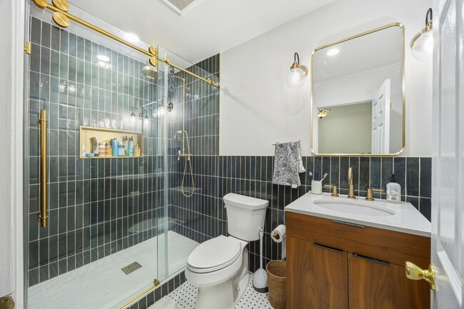 Building Photo - 135 Van Horne St