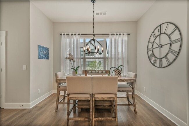 Building Photo - 207 Stonecrest Cir