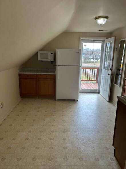 Building Photo - 2164 Henshaw Rd