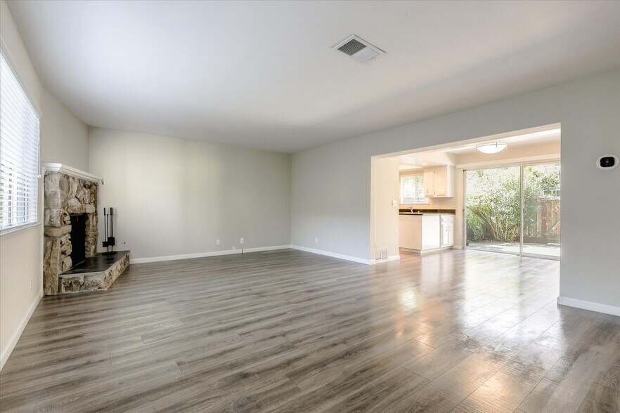 Building Photo - 66 Miramonte Dr