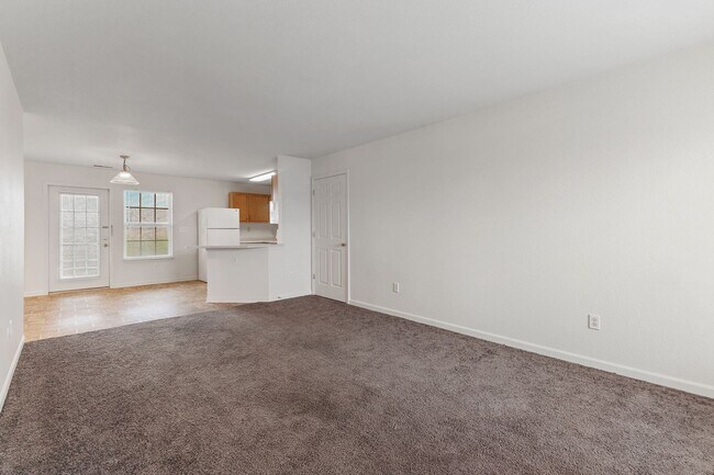 Building Photo - 6010 Castleford Dr