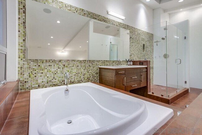 Building Photo - 4957 Pacifica Dr