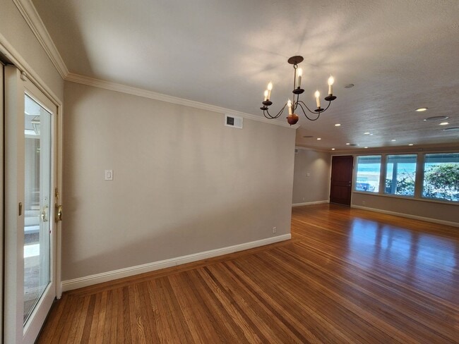 Building Photo - 3220 Del Monte St