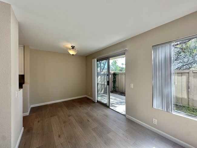 Building Photo - Newly Remodeled 2 Bedroom 2 Bath Near UTC ...