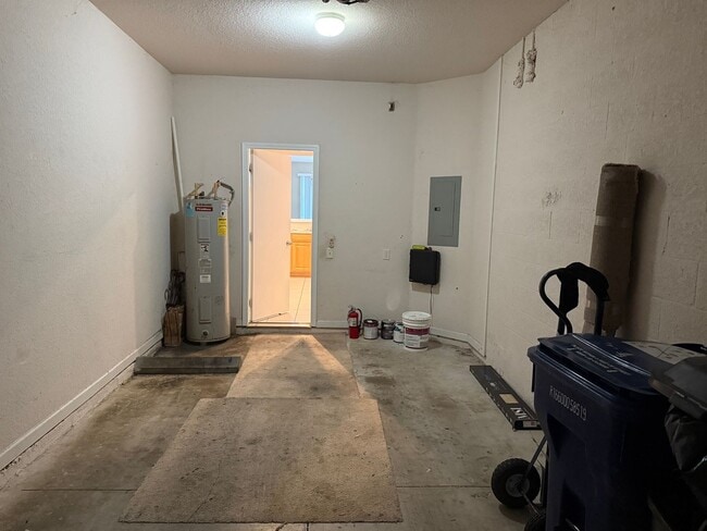 Building Photo - Beautiful home located inside gated commun...