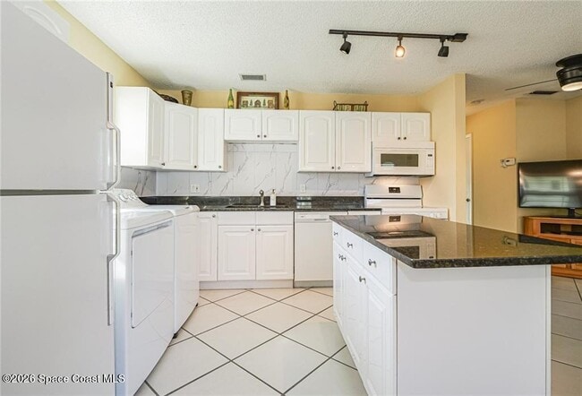 Building Photo - 11 Vista Palm Ln