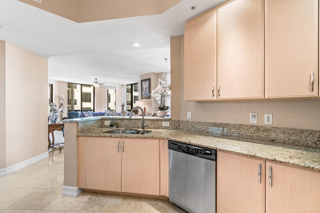 Building Photo - 701 S Olive Ave