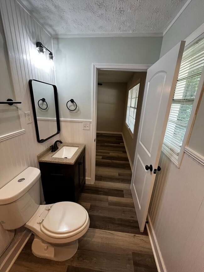 Building Photo - New On the Market!