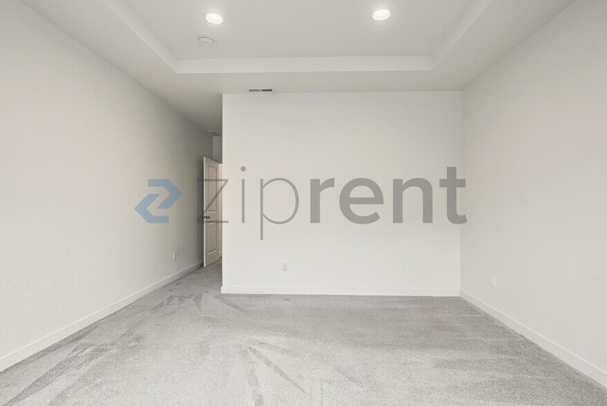 Building Photo - Unit