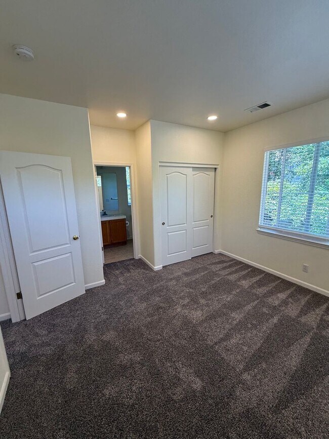 Building Photo - Three Bedroom/ 3 Bathroom Home for Rent in Rincon Valley!!!