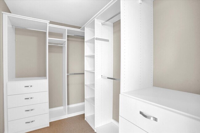 Building Photo - 9059 E Panorama Cir