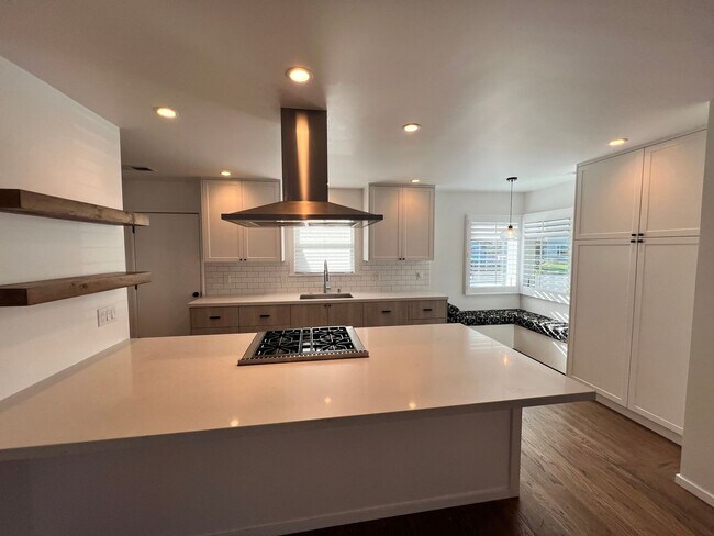 Building Photo - WONDERFUL TWO BEDROM TWO BATH UPDATED HOME IN SUN VALLEY