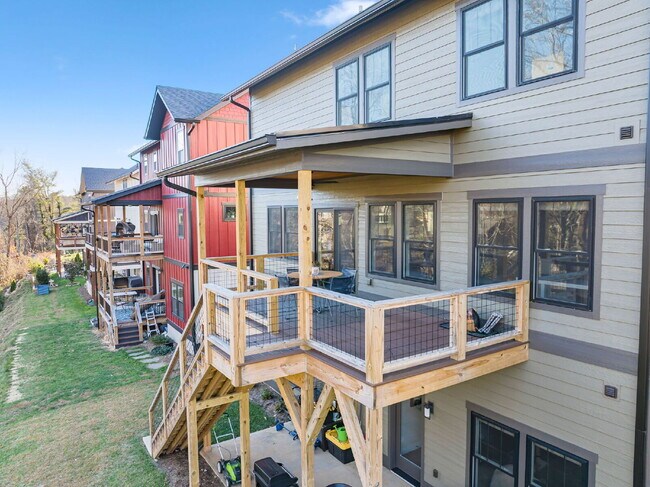 Building Photo - Fully Furnished | Asheville Area | 3–12 Month Leases Available