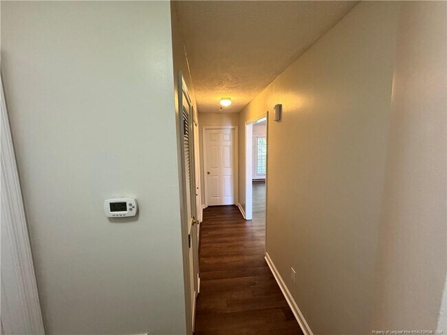 Building Photo - 300 Bubble Creek Ct