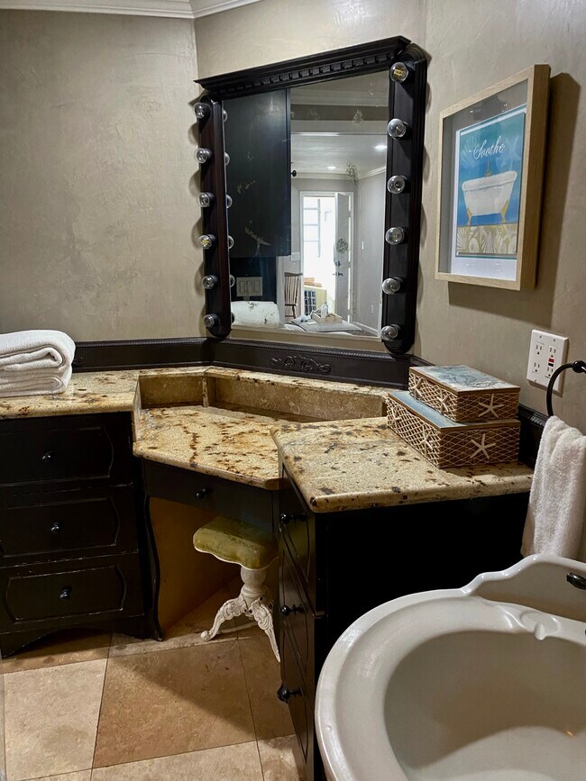 Building Photo - 224 Seaview St