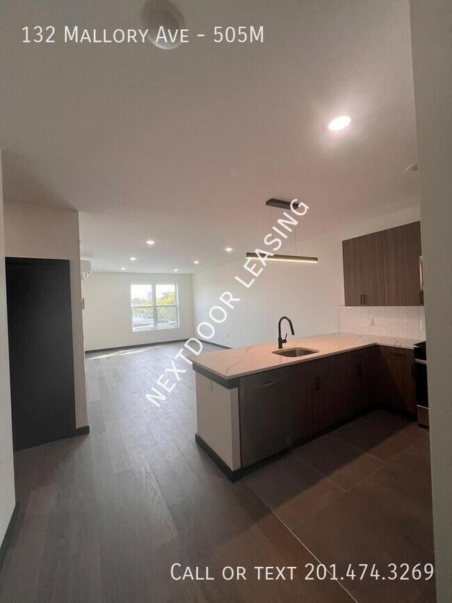 Building Photo - 132 Mallory Ave