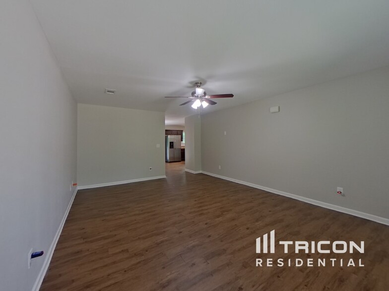 Building Photo - 5936 Sanders Farm Ln