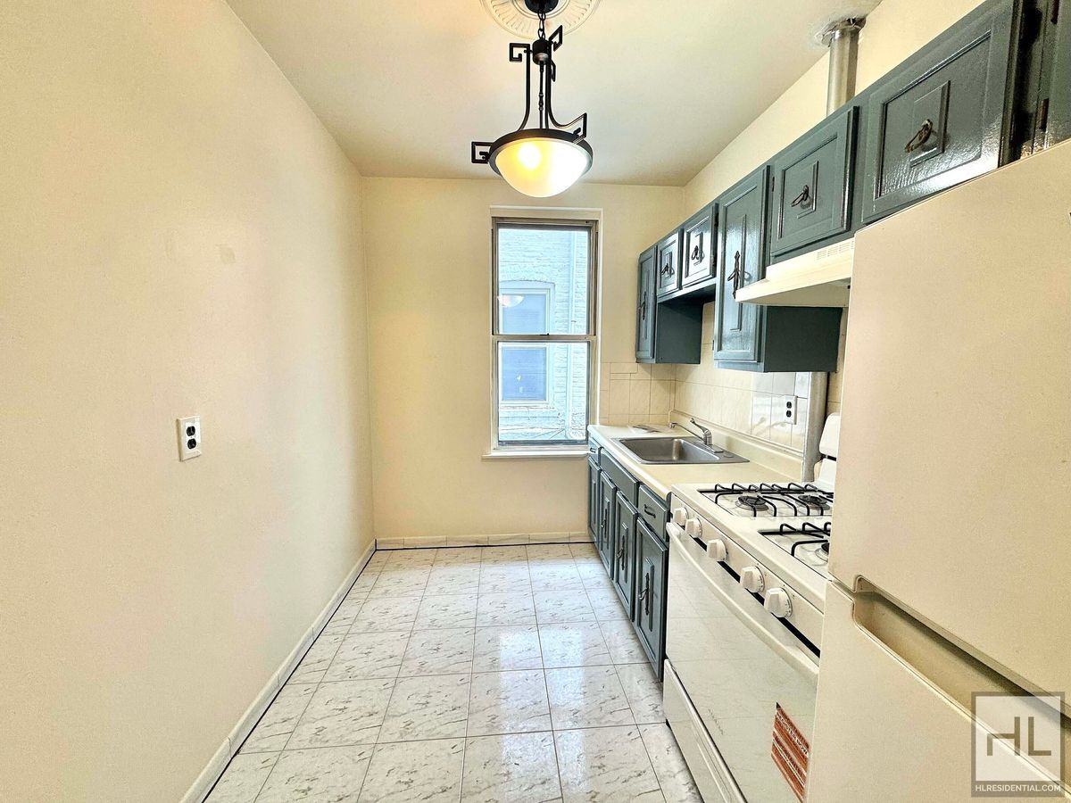 Building Photo - 86 STREET